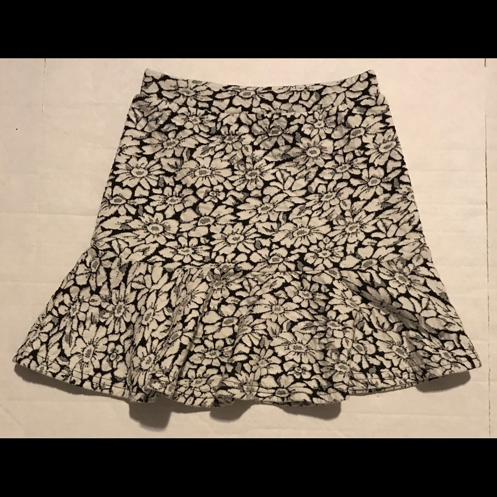 ☀️Topshop Black/White Floral Flare Mini Skirt